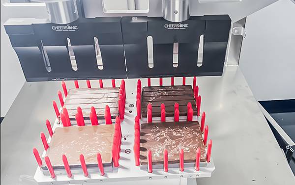 超声波切割技术在巧克力加工中的创新应用 - 驰飞超声波切割机